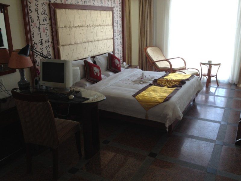Harvest Seaview Hotel Санья Экстерьер фото