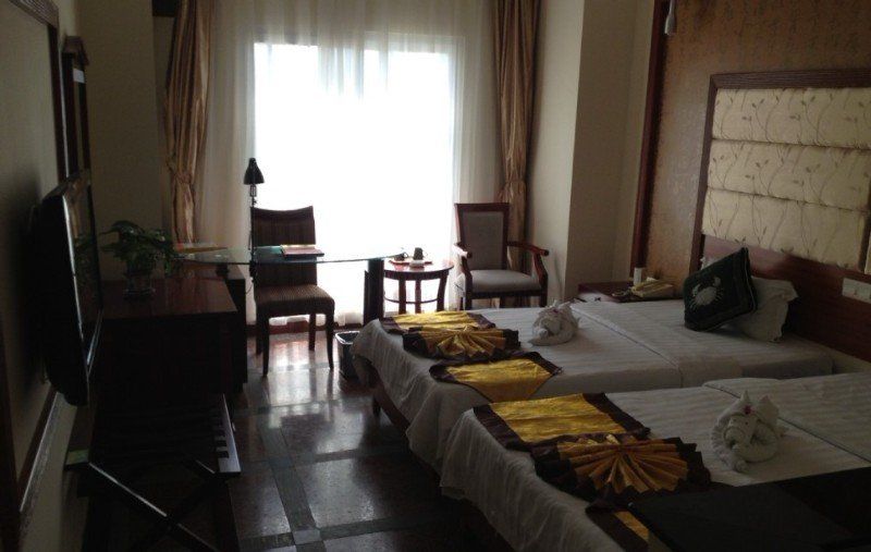 Harvest Seaview Hotel Санья Экстерьер фото