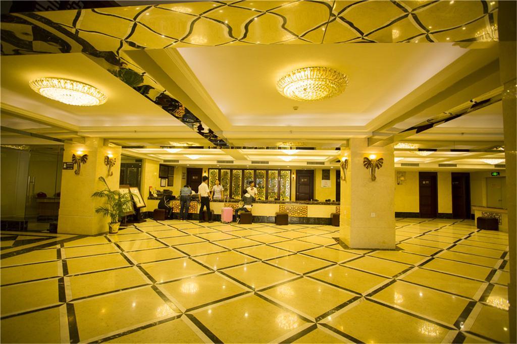 Harvest Seaview Hotel Санья Экстерьер фото