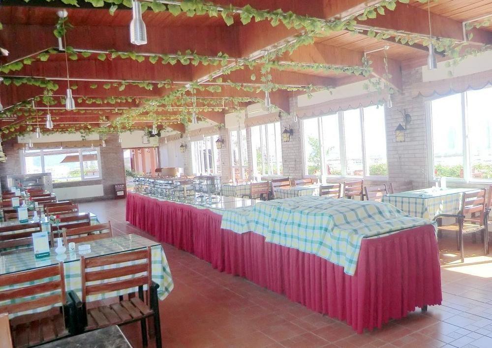 Harvest Seaview Hotel Санья Экстерьер фото