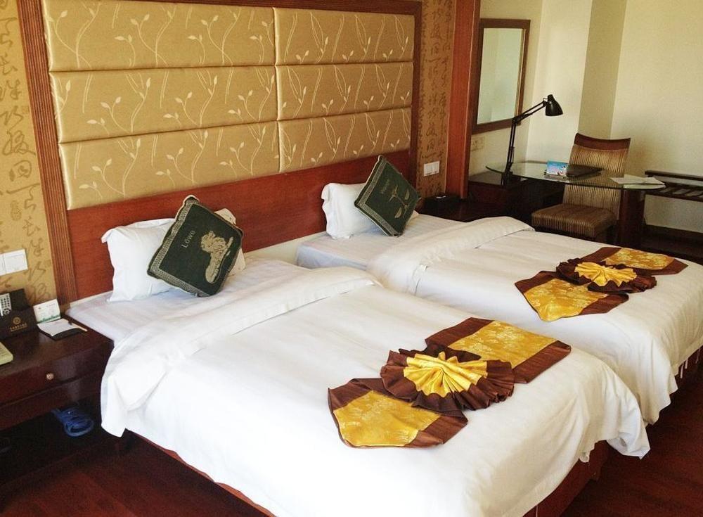 Harvest Seaview Hotel Санья Экстерьер фото