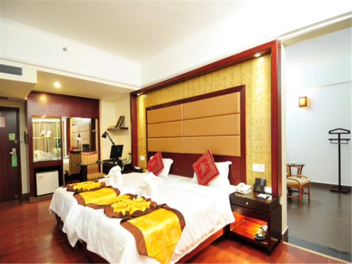 Harvest Seaview Hotel Санья Экстерьер фото