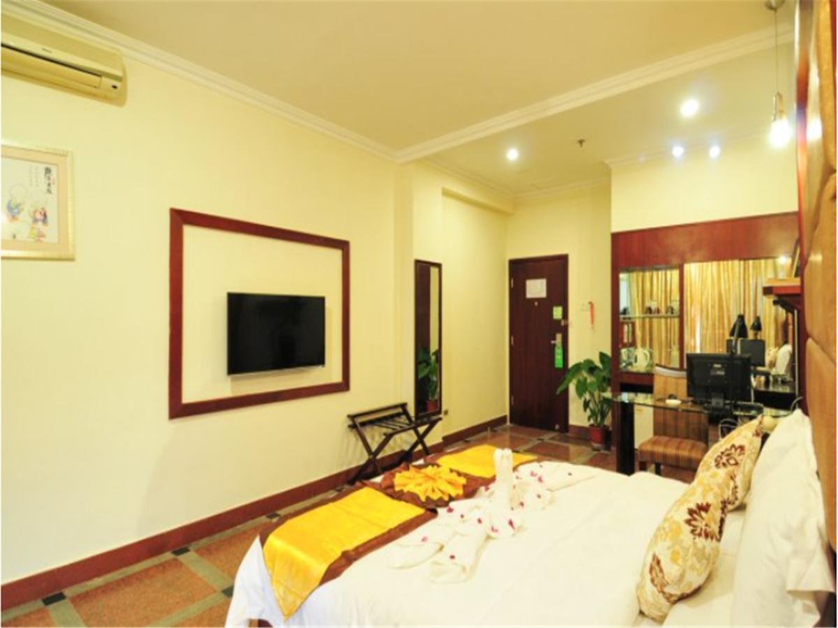 Harvest Seaview Hotel Санья Экстерьер фото