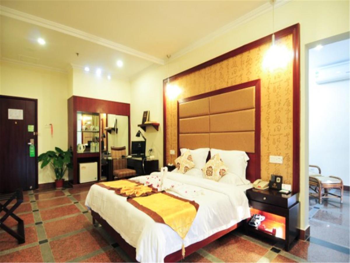 Harvest Seaview Hotel Санья Экстерьер фото