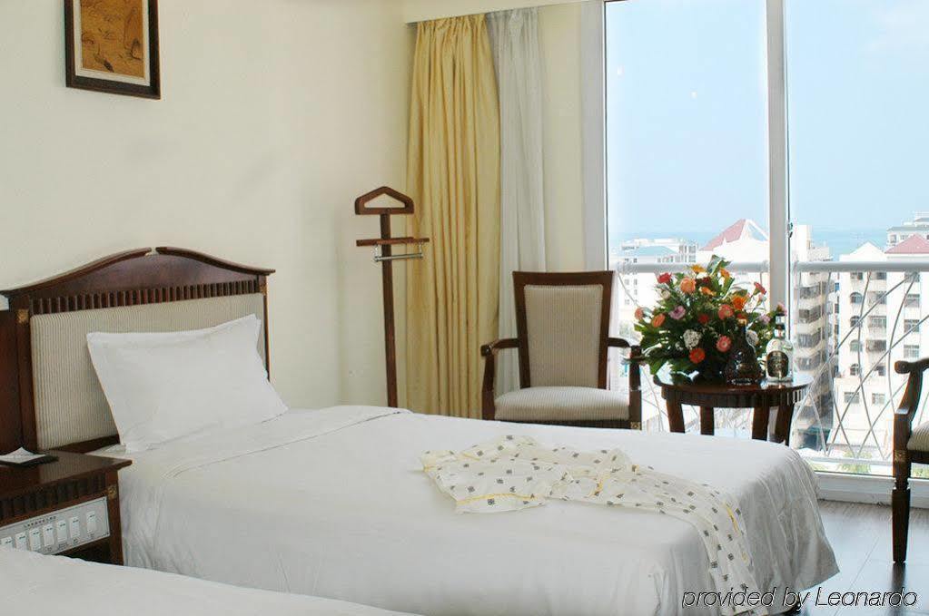 Harvest Seaview Hotel Санья Экстерьер фото