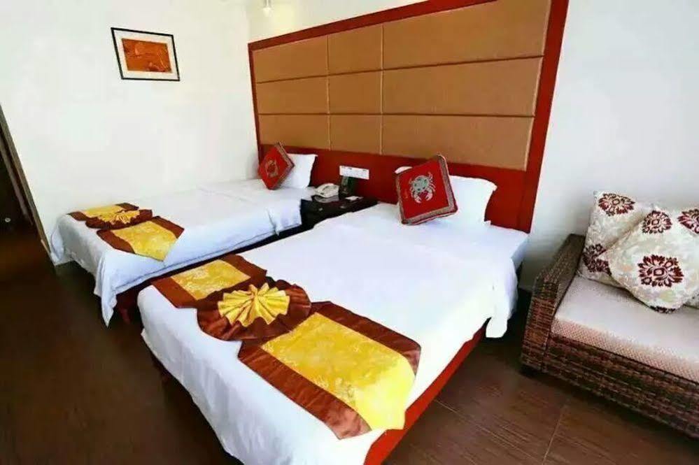 Harvest Seaview Hotel Санья Экстерьер фото