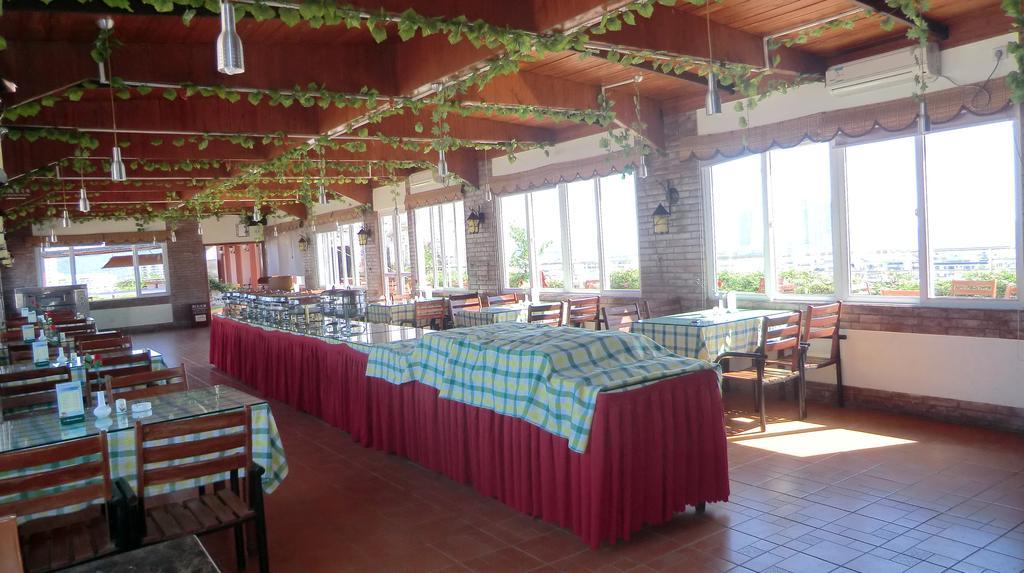 Harvest Seaview Hotel Санья Экстерьер фото