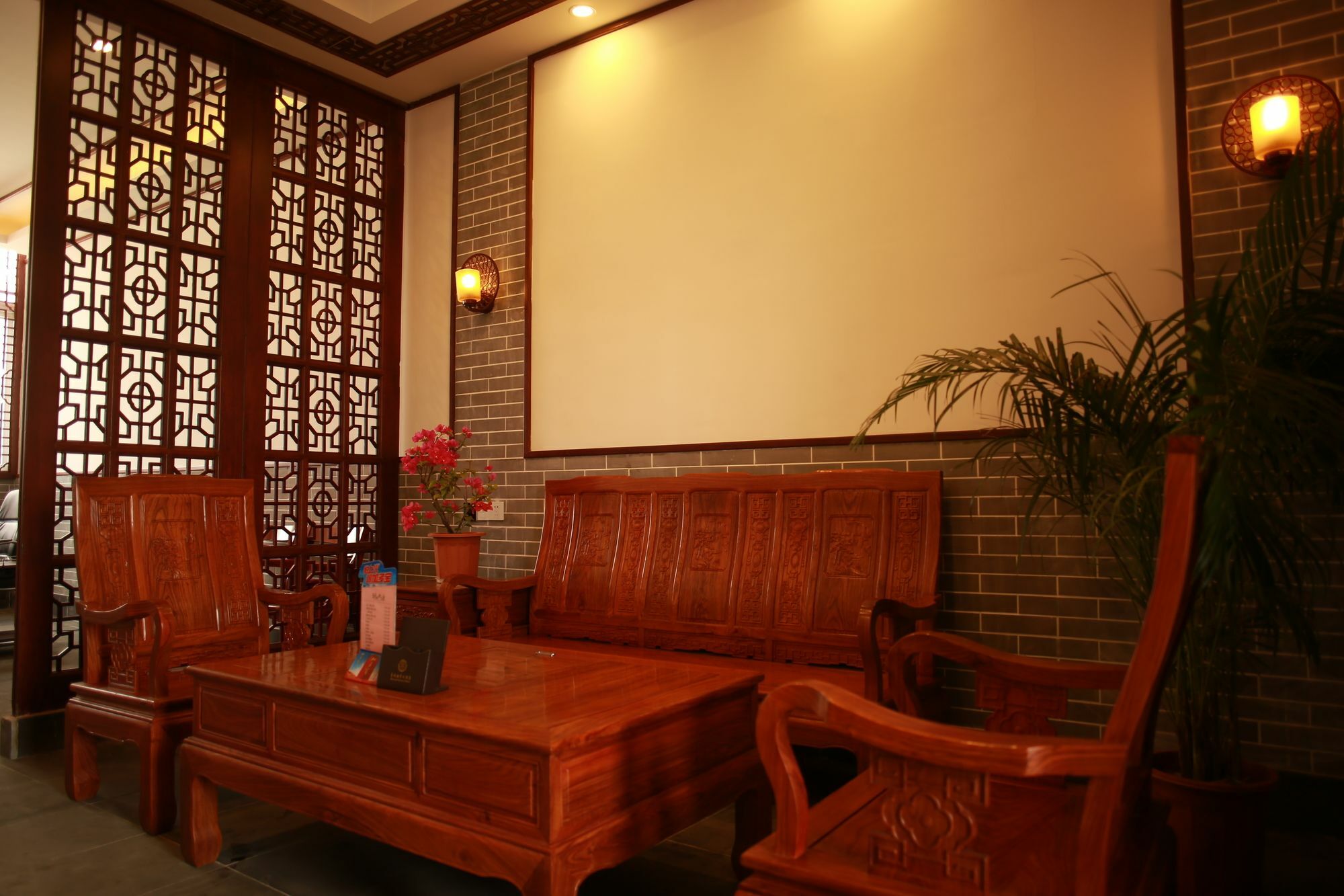 Harvest Seaview Hotel Санья Экстерьер фото