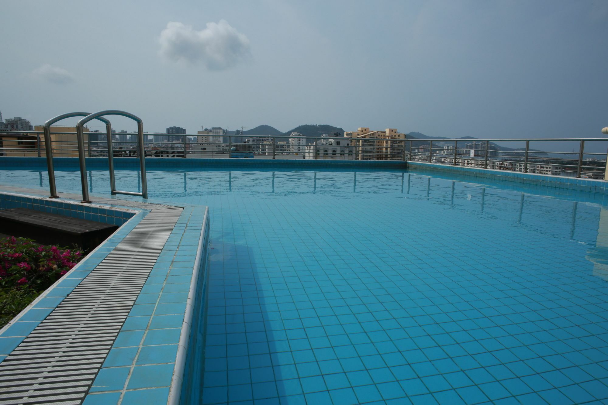 Harvest Seaview Hotel Санья Экстерьер фото