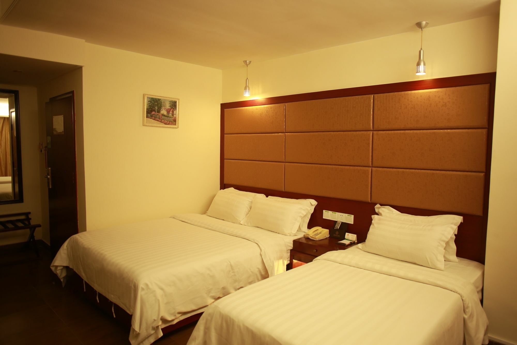 Harvest Seaview Hotel Санья Экстерьер фото