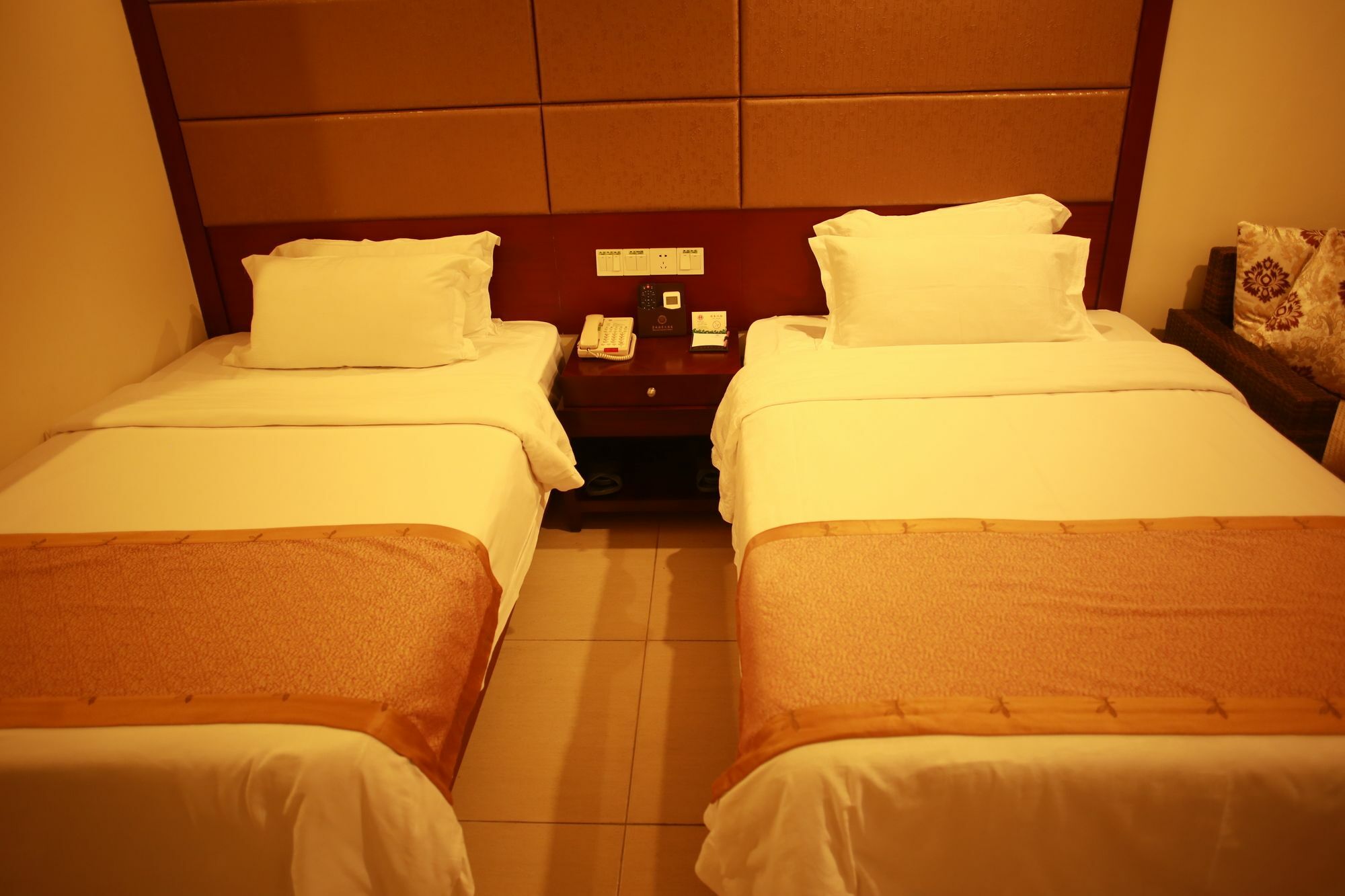 Harvest Seaview Hotel Санья Экстерьер фото