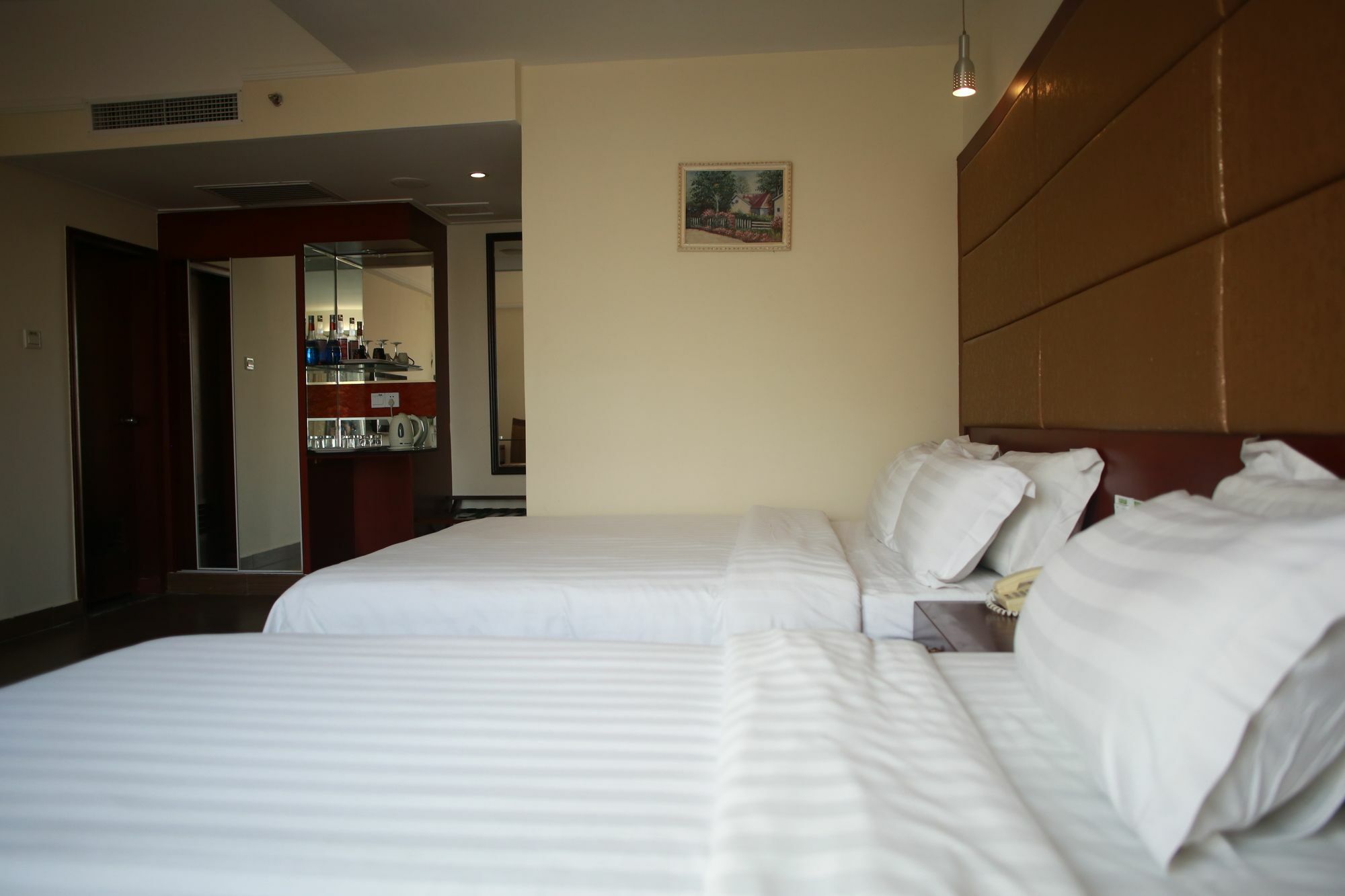 Harvest Seaview Hotel Санья Экстерьер фото