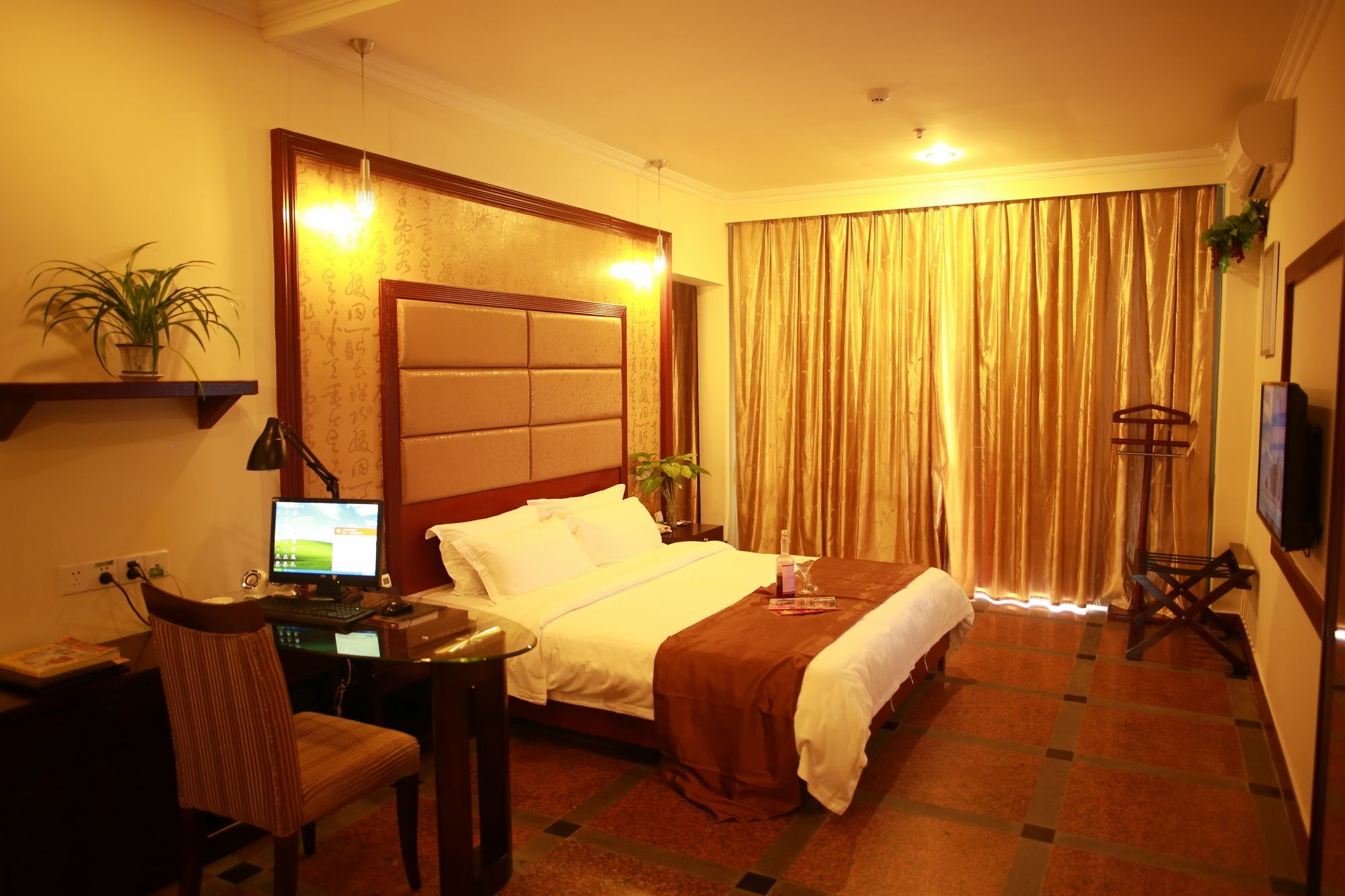 Harvest Seaview Hotel Санья Экстерьер фото